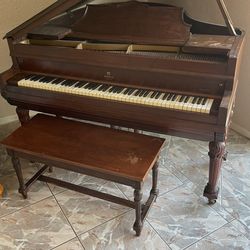 Schulz Chicago Grand piano