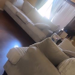 Couches / Sofas 