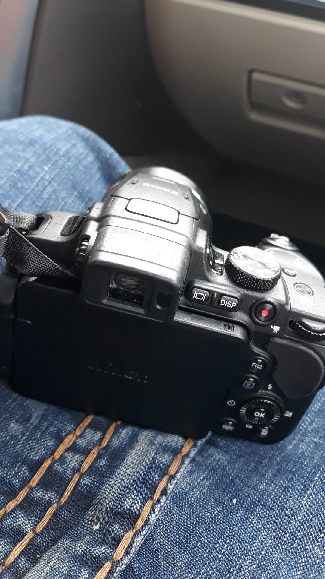 Nikon CoolPix B700 60x Optical Zoom Wide 4K (Bluetooth & Wifi)