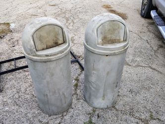 2 Trash Cans