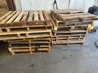 Free pallets must take all !!! (around 20)