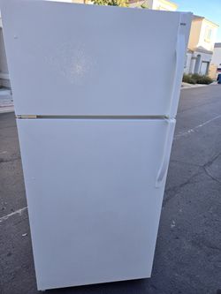 Reliable - Kenmore 18 Cu Ft  Top Freezer Refrigerator In White  