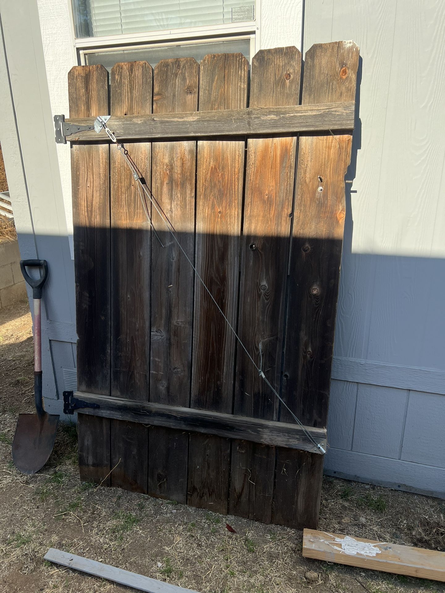 Gate