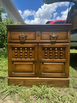 2. Naitstand solid wood