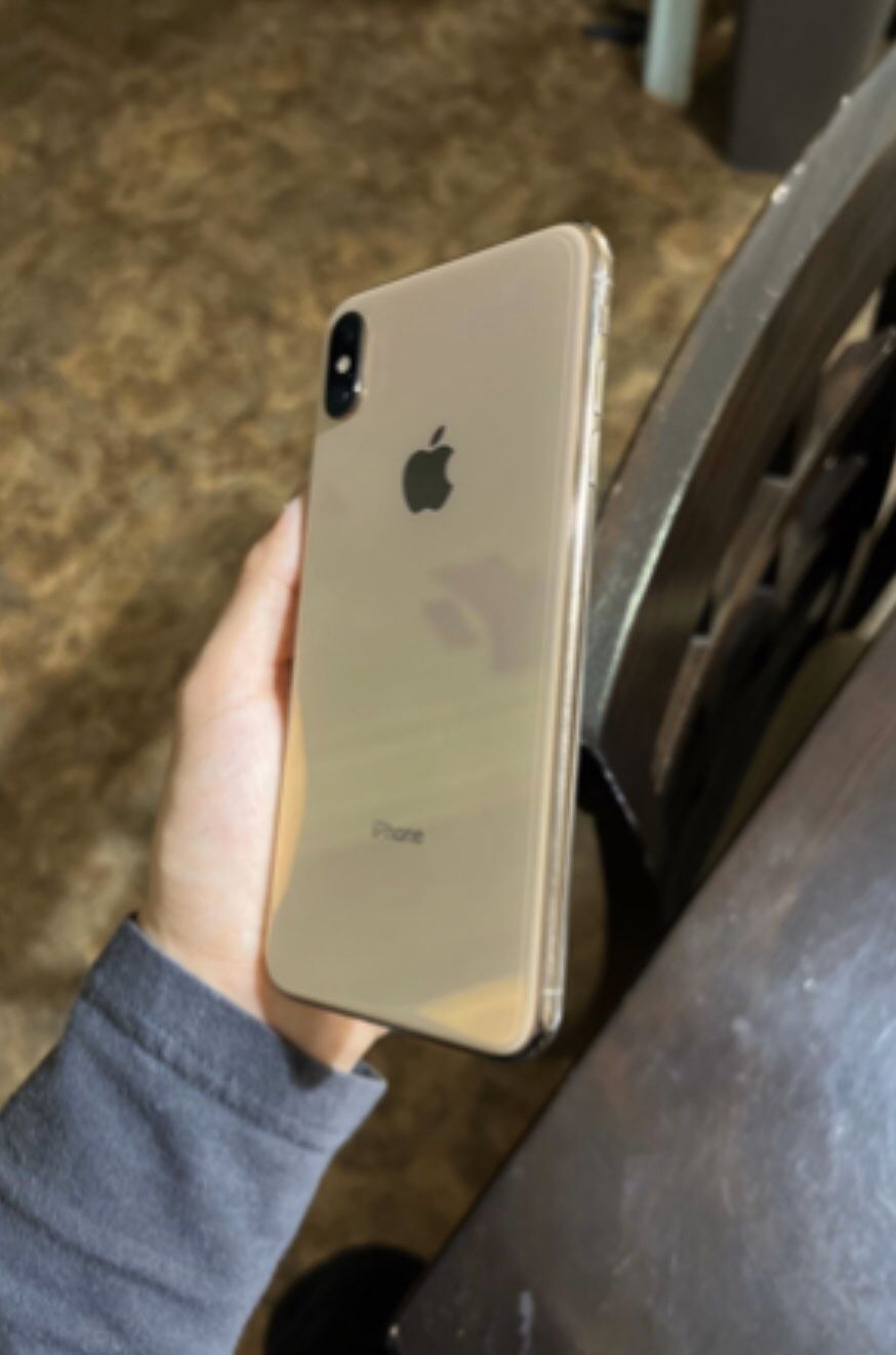 Apple iPhone XS Max 64 GB in Gold for Sale in New York, NY Apple iPhone XS Max 64 GB in Gold for Sale in New York, NY