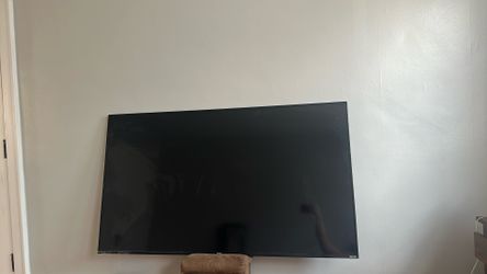 onn 65” Class 4K UHD (2160P) LED Roku Smart Television HDR (100012587)