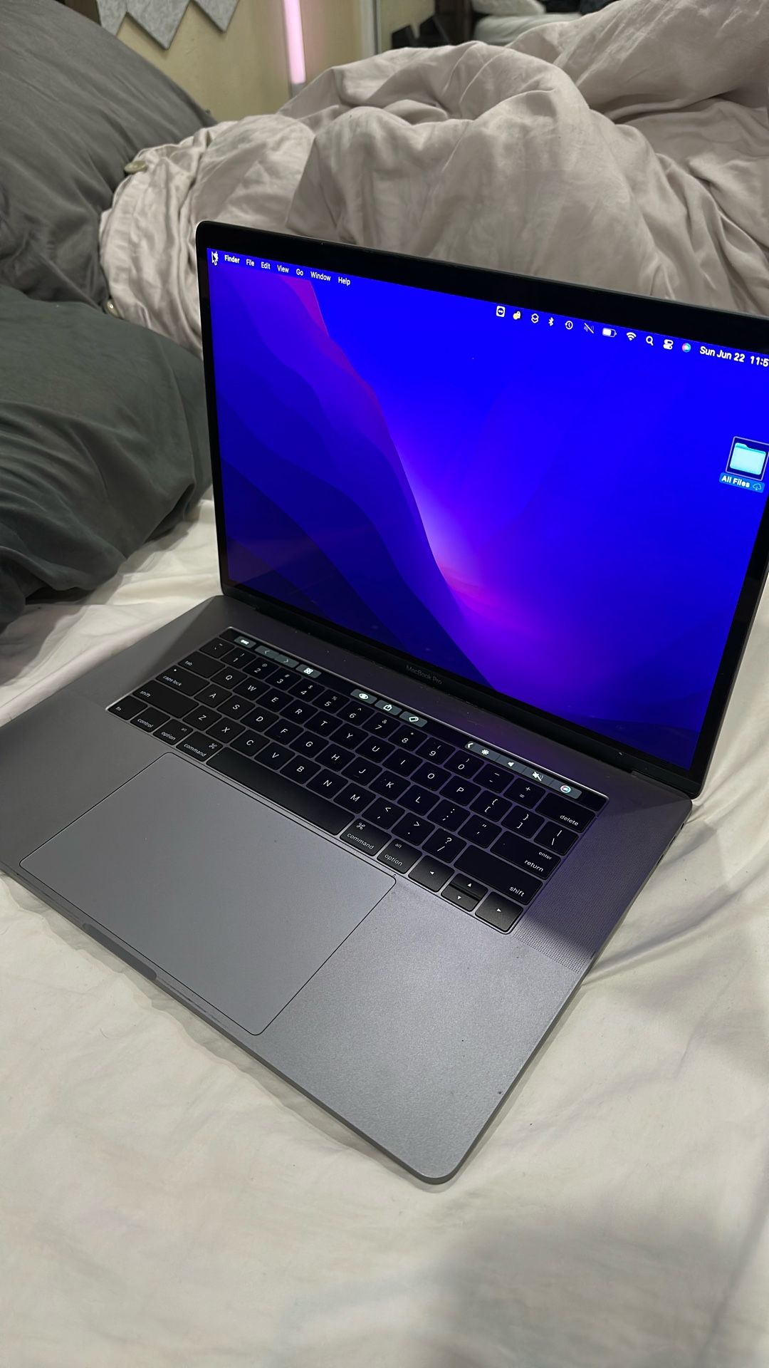 Apple MacBook Pro 2016 15in 16gb ram i7