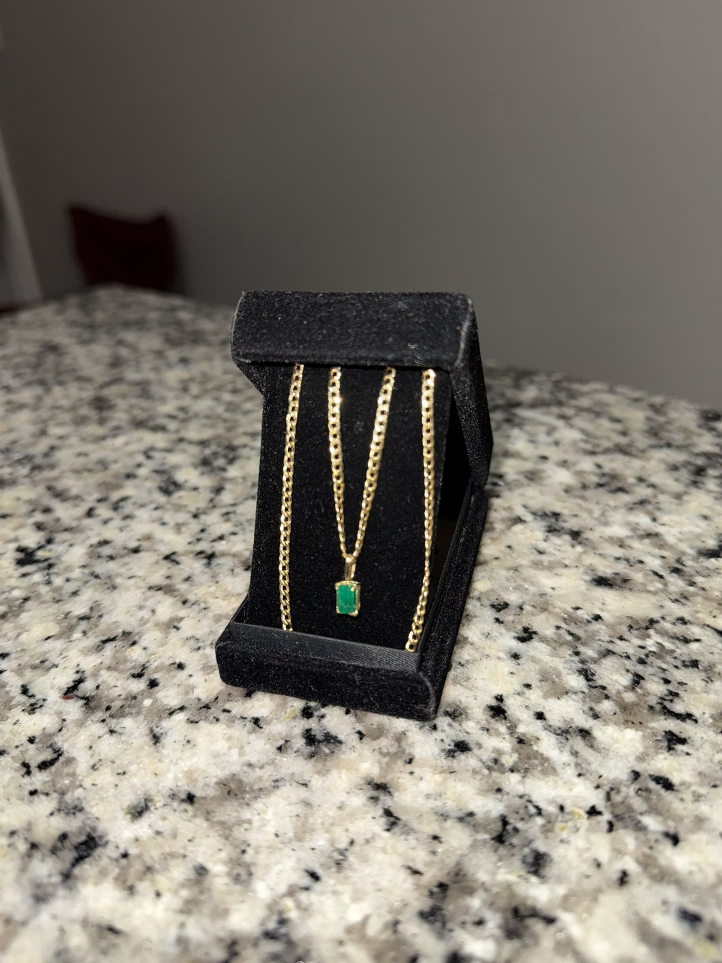 Cadena en Oro Con Esmeralda