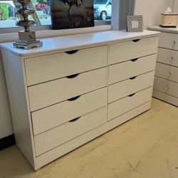 Eight drawers dresser