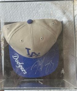 Mike Piazza signed Dodger Cap includes clear case