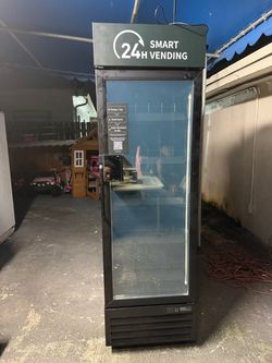 24H Smart Vending Machine – Smart Fridge with PAX Card Reader – Excellent Condition
