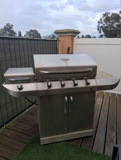 Char-Broil Commercial Series 4-Burner infrared gas grill.