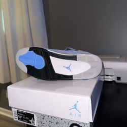 Jordan 4 UNC