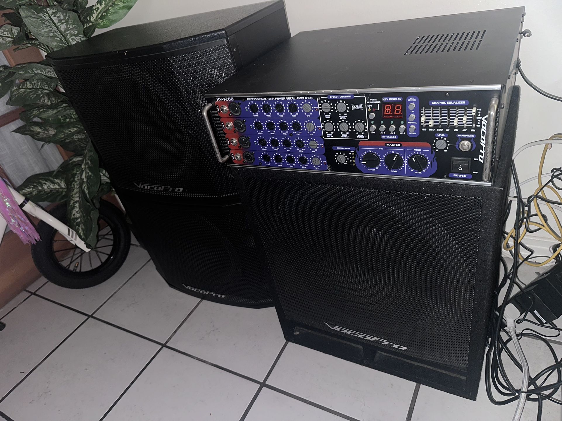 VocoPro speaker set with Amplifier