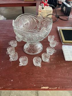 Crystal setting with glasses