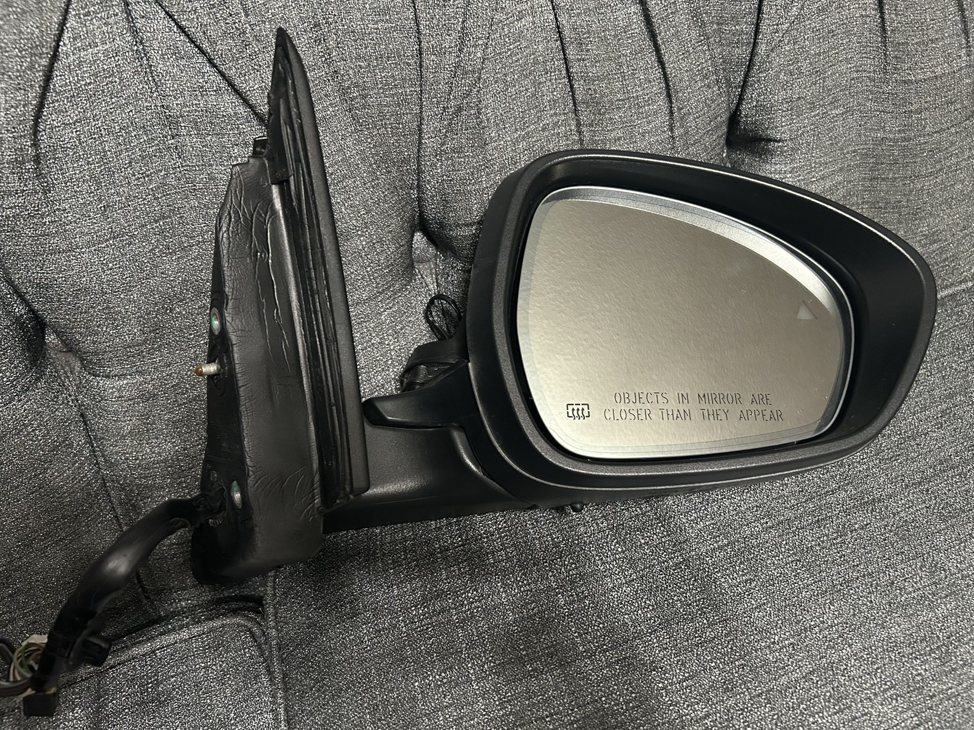 2018 Alfa Romeo stelvio right side mirror with blind spot headed and turn signal used