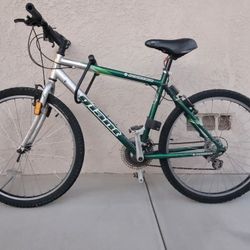 🔥 Giant Boulder Mountain Bicycle / Cycle / Beach Cruiser Style – Pre-Owned – $50 OBO 🔥
