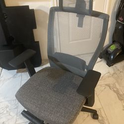 Autonoumous Desk Chair 