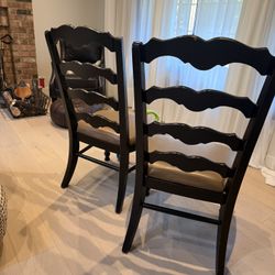 round table and 4 chairs