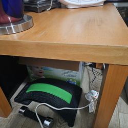 Wood End Table (Like New)