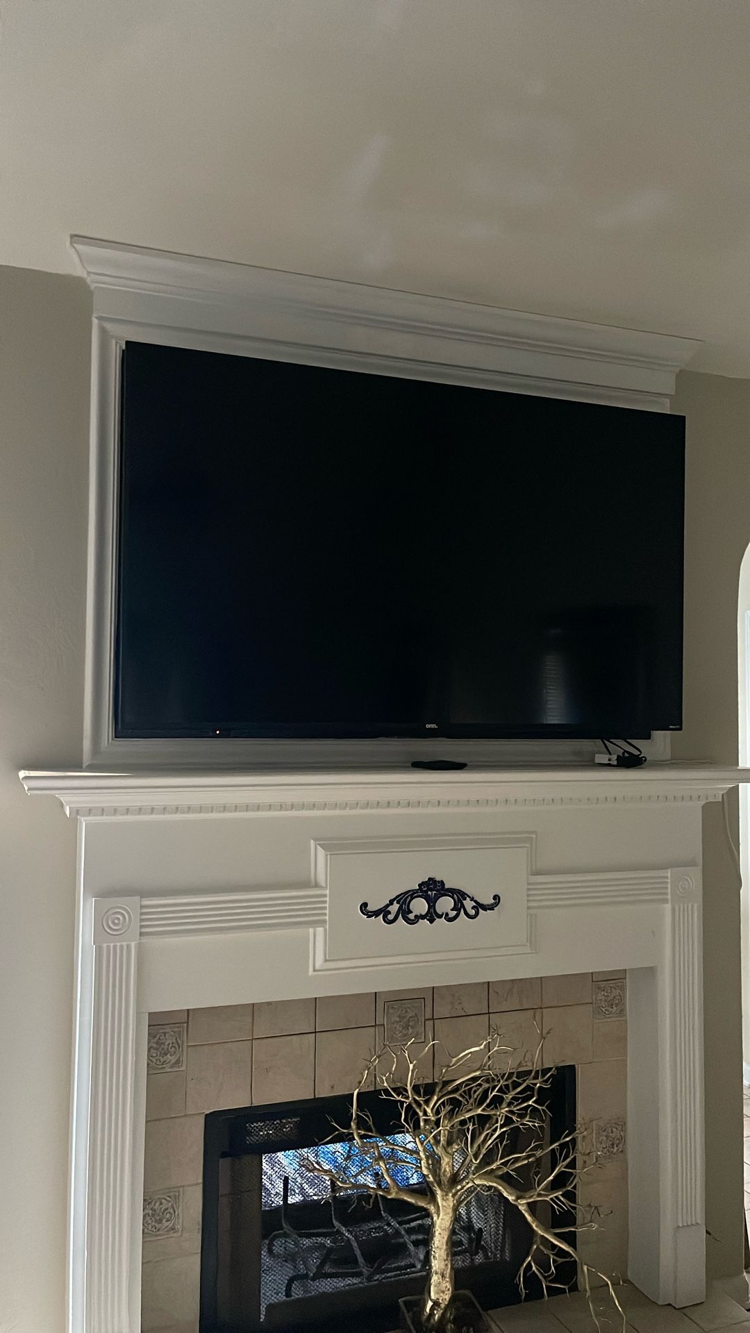 55in Roku Flatscreen TV With Mount