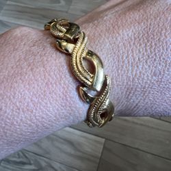 MONET Vintage Beautiful Bracelette gold tone
