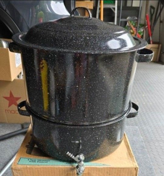 Crab And Clam Steamer