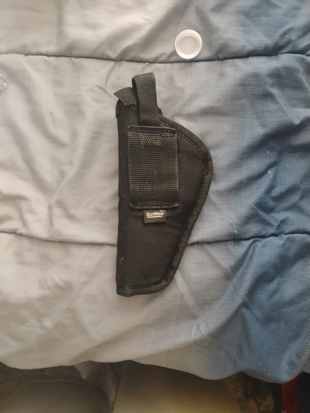 Universal pistol Carrier