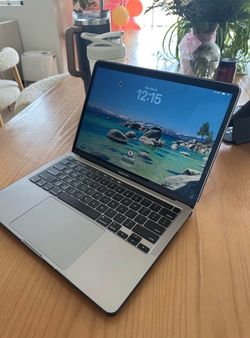🔥 Apple MacBook Pro M1 (2020) – Like New – 8GB RAM | 256GB SSD | Fast & Powerful 🔥