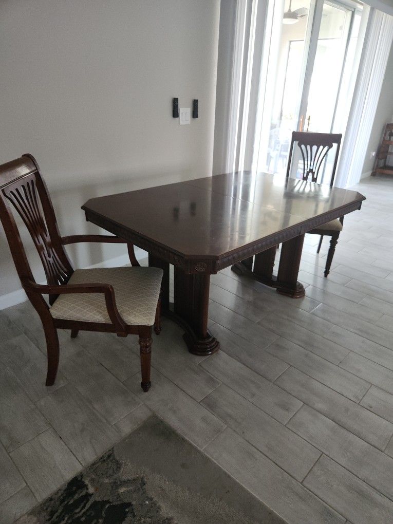 Beautiful Hard Wood Dining Table. 6 Chairs. Cheap