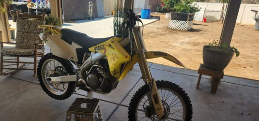Suzuki RMZ 450 Dirt Bike