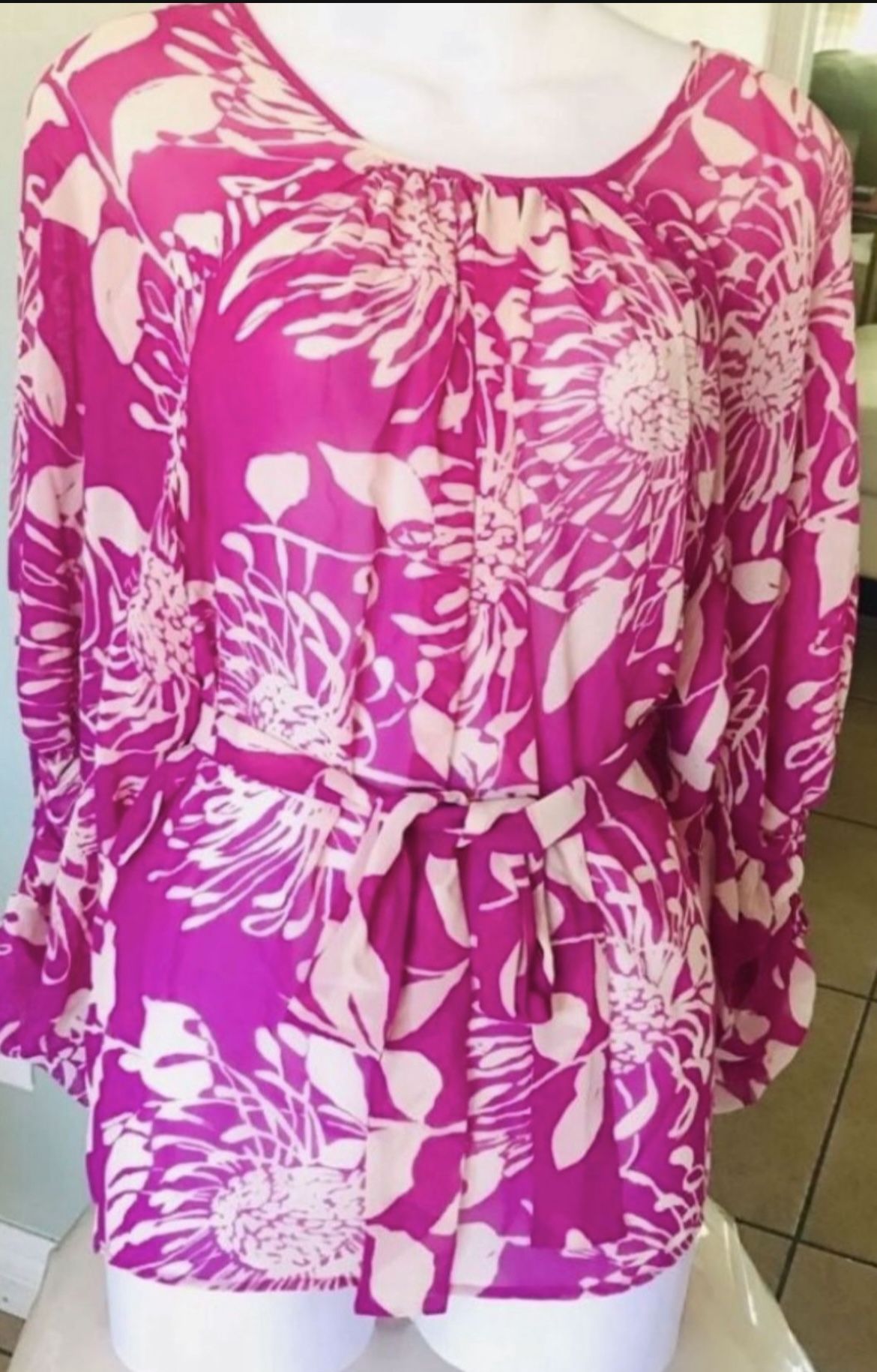 πNEW XS Fit Small White/Fuchia Shirt SALE SALE $10 π