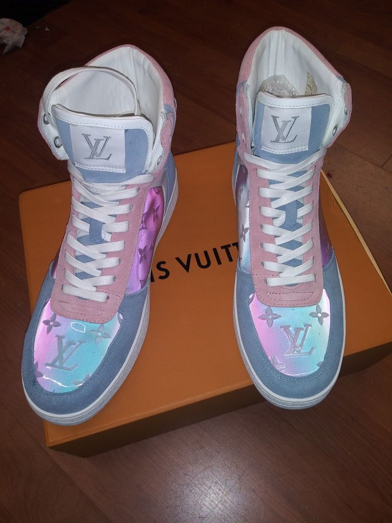 Lv sneakers size. 10