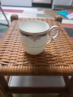 Voritake ,Palais Royal  #9773 Beautiful Bone
China Cups With Gold Trim 