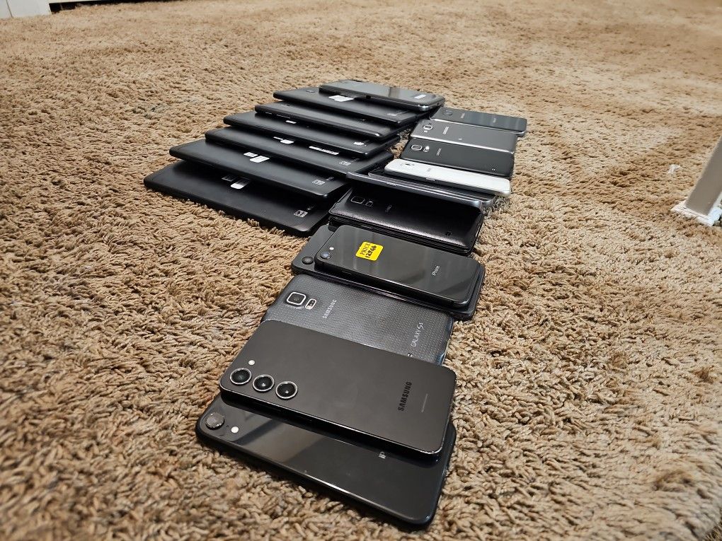 Lot Of Samsung Tablets, Older Samsung Phones And 2 Iphones