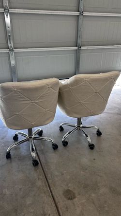 Set of 2 Cream Tufted Swivel Office Chairs – Rolling Desk Chairs