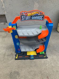 Hot Wheels Stunt Garage 2020