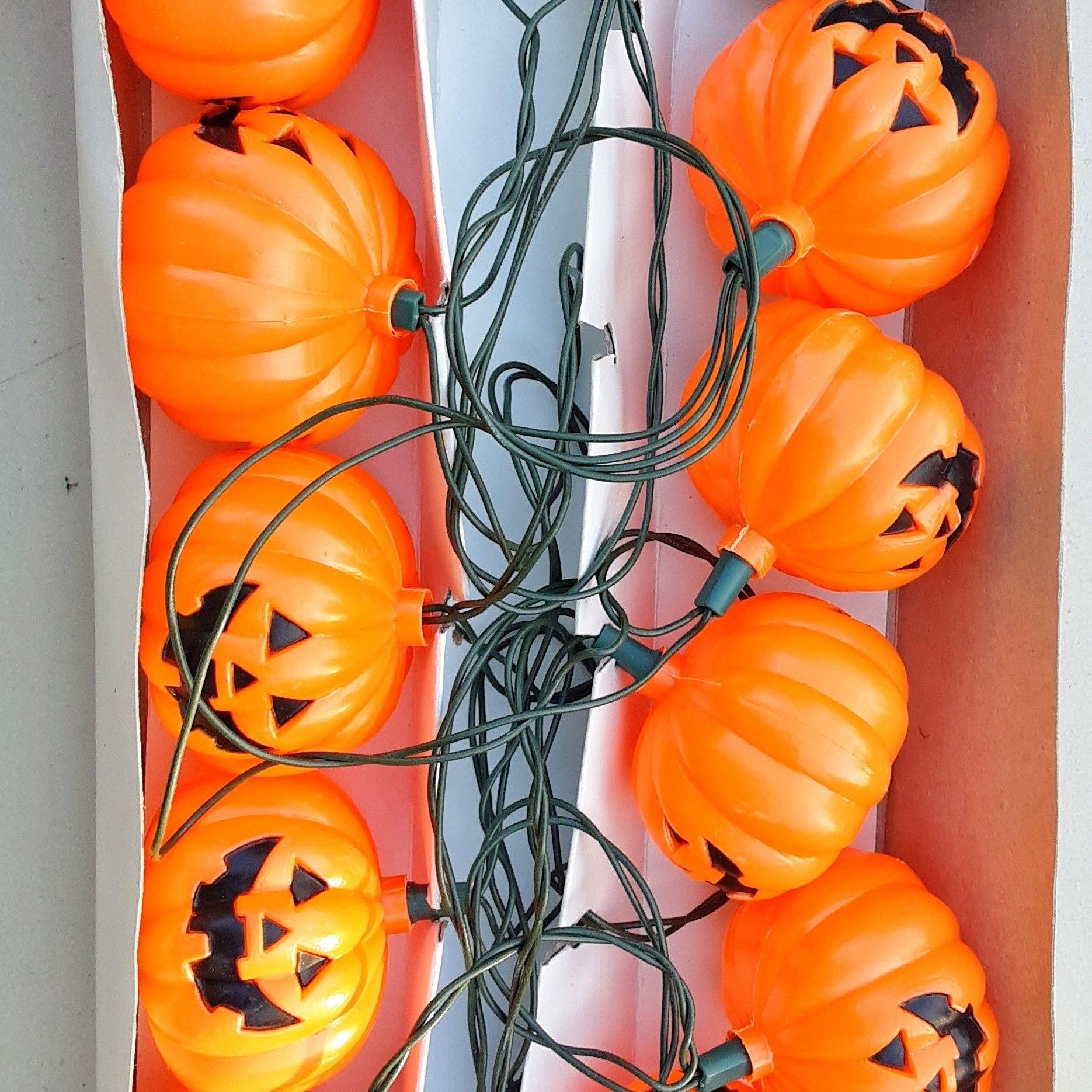 Vintage 1993 PLASTIC halloween pumpkin indoor outdoor string