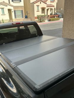 Tri fold bed cover