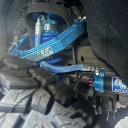 KING SHOCKS IN STOCK 2.5 WITH ADJUSTERS 3500$ FRONT AND REAR PAYMENT PLANS AVAILABLE