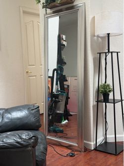 Standing mirror
