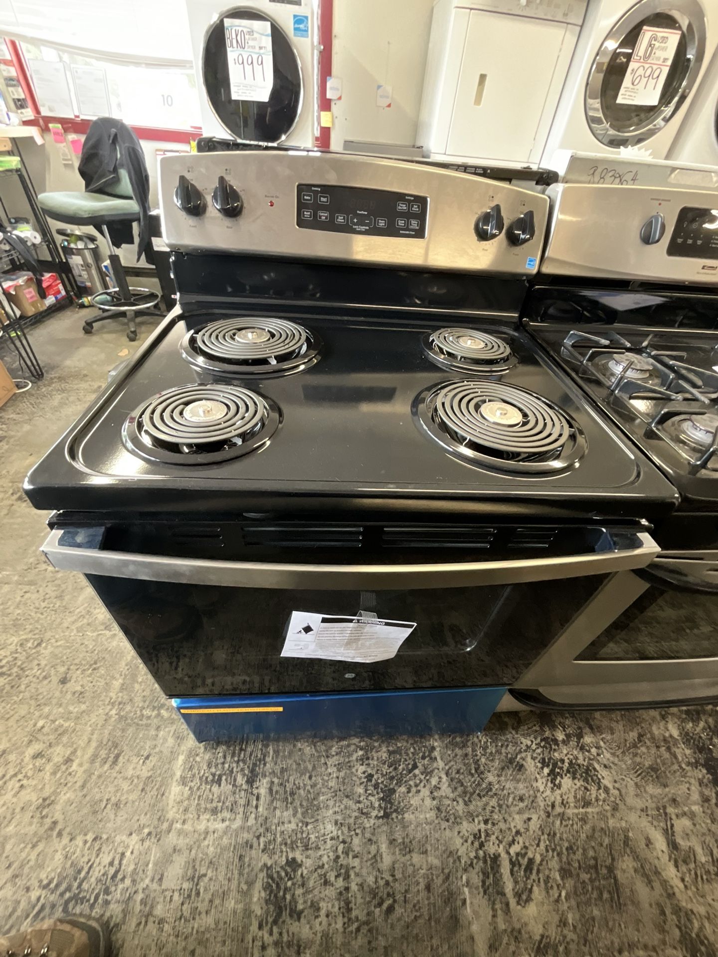 New Stainless Steel GE Coil Top Stove
