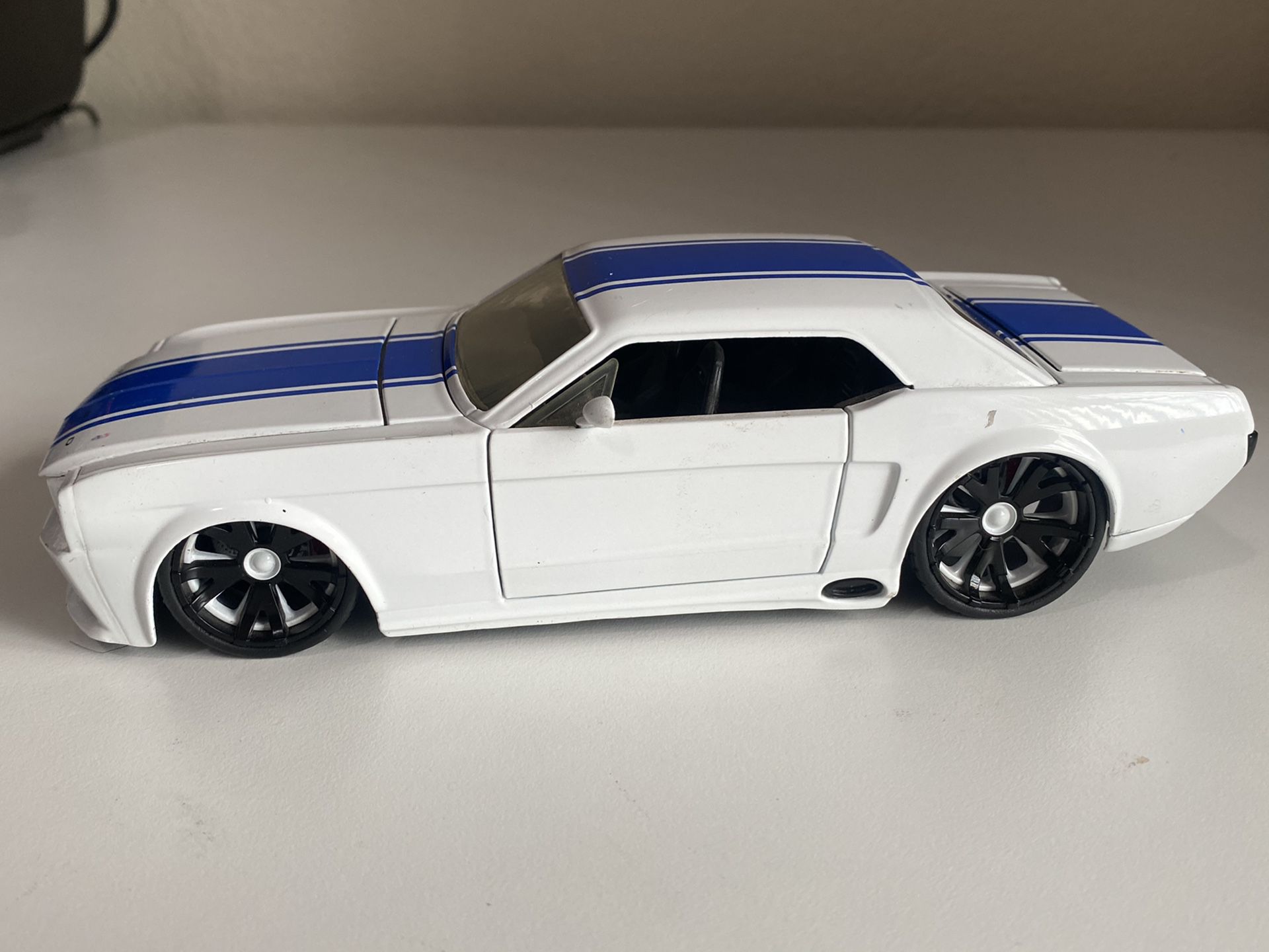 65 Ford Mustang diecast model 1:24