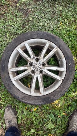 Vw jetta wheel and tire 17