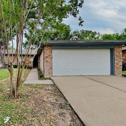 Another Fenced Yard With spacious Living In 10311 Towneview Dr Sugar Land, TX 