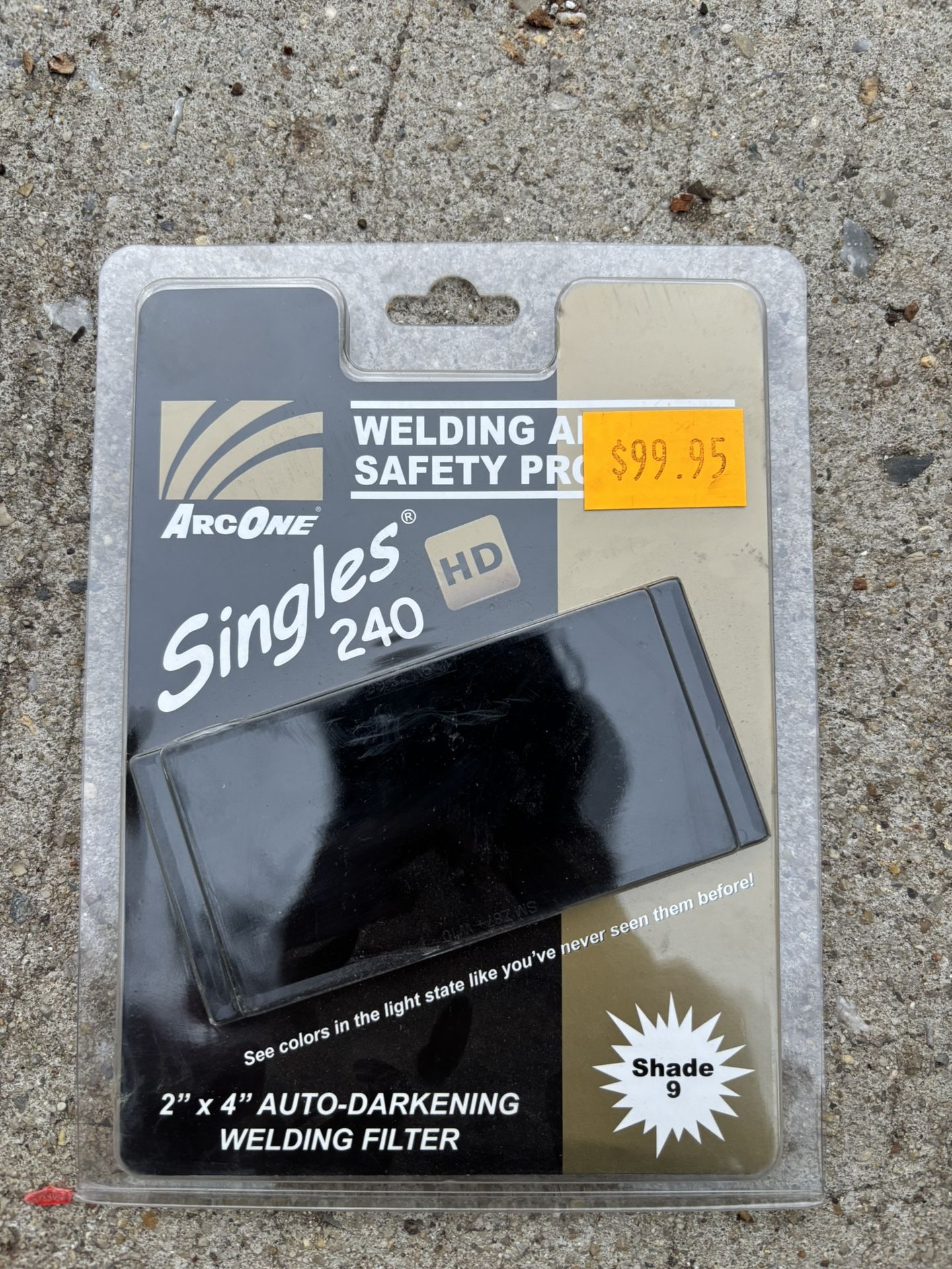 Auto-darkening welding filter