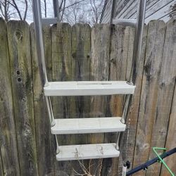 pool stairs 
