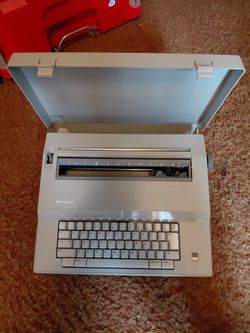 Smith Corona SR1000 Series Electric Typewriter