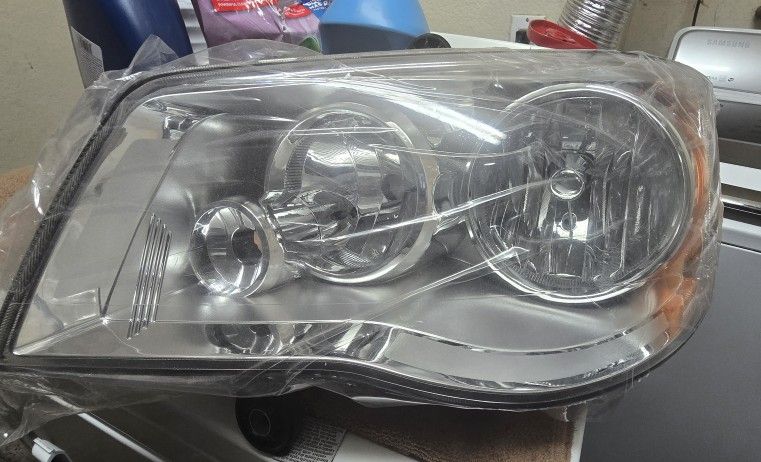 2015 Dodge Caravan Headlight