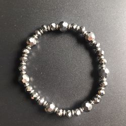Silver color shiny bracelet with faceted beads